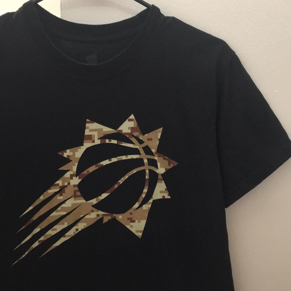 NBA (Phoenix Suns) - Black Tee w/ Camouflage Logo